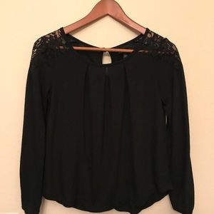 SOLD!!! AMERICAN EAGLE BLACK LACE TOP